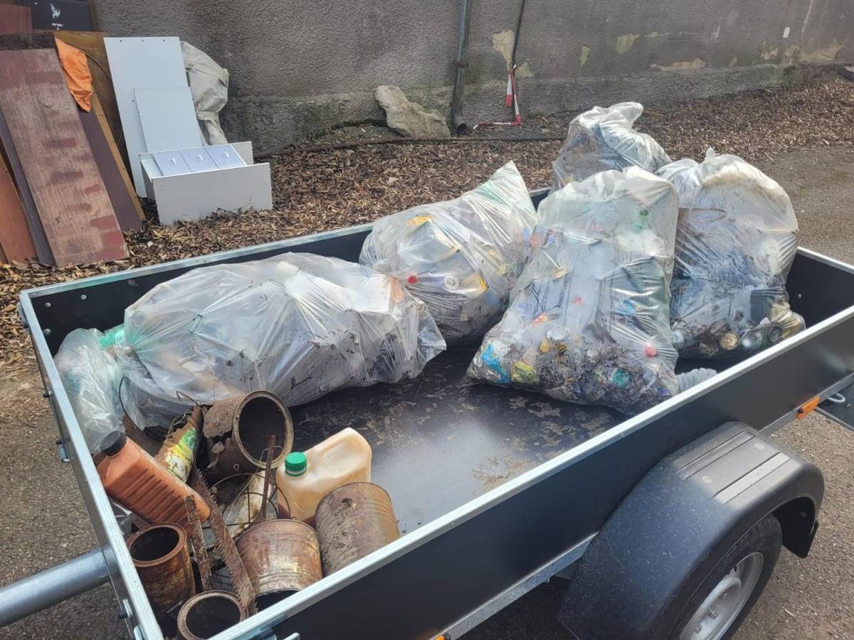 V sobotu 29. března 2024 proběhl druhý úklid obce a jejího okolí, při kterém bylo opět posbíráno velké množství odpadu. Děkujeme všem, kteří se akce zúčastnili.