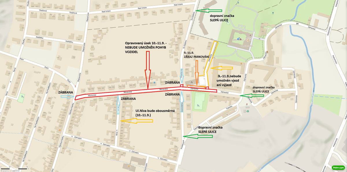 Vážení občané, upozorňujeme vás, že probíhající oprava komunikace na ul. Zámecká a ul. Moravská bude s ohledem na technologický postup pokládky a potencionálně nepříznivé klimatické podmínky  prodloužena do pátku 12. 09. 2025, kdy dojde k dokončení stavby. V úterý 09. 09. 2025 proběhne frézování od křižovatky Moravská x Za Sýpkou po křižovatku Zámecká x Zámecká – U Bednárny (včetně křižovatek!) Obě křižovatky budou do 11. 09. 2025 NEPRŮJEZDNÉ. Ve středu 10. 09. 2025 bude položena spodní asf. vrstva na výše uvedeném úseku. Ve čtvrtek 11. 09. 2025 a pátek 12. 09. 2025 bude položena finální asf. vrstva celoplošně. Všechna dopravní omezení jsou zakreslena do plánku na druhé straně listu. Prosíme, abyste je respektovaly, aby nedošlo k poškození vozidel i komunikace! Nenajíždějte do červeně vyznačeného úseku! V případě potřeby kontaktujte stavbyvedoucího zhotovitele spol. Swietelsky - p. Sobotku na tel. čísle: +420 607 526 788. Děkujeme za pochopení a trpělivost.