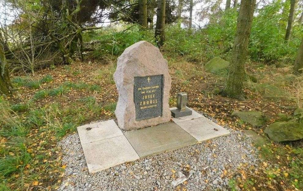 V sobotu 13.9.2025 se bude konat setkání a povídání o letecké havárii, která se stala u Šimanova v roce 1957. Všechny zúčastněné čeká procházka k pomníku. Sraz u autobusové zastávky ve 13.hodin Přijďte si poslechnout kus historie, popovídat si se sousedy a společně zavzpomínat. Nikola Štěpničková