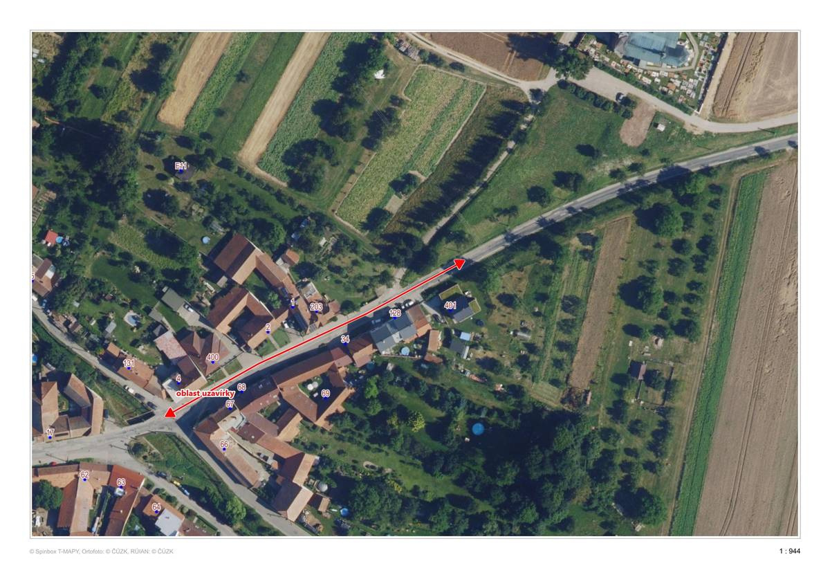 Upozorňujeme občany, že od dnešního dne bude kvůli opravě vodovodu uzavřena silnice od mostu se sochami ve směru na Voděrady. Uzavírka platí pro osobní i nákladní automobily.  Vjezd je povolen pouze pro občany bydlící v této lokalitě a pro účastníky bohoslužeb v kostele. Děkujeme za pochopení.