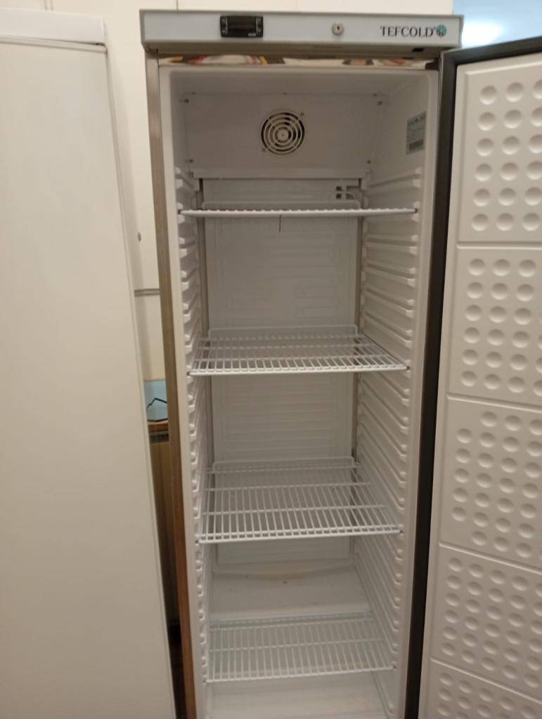 Obec Šanov nabízí k prodeji použitou lednici Tefcold UR-400S nerez za 8.000,- Kč. Zájemce se může přihlásit na Obecním úřadu v Šanově.