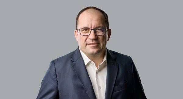 Oznamujeme občanům, že do naší obce dnes zavítá v rámci návštěvy Jihomoravského kraje ministr zemědělství Mgr. Marek Výborný. Pokud byste s ním chtěli podebatovat, můžete tak učinit od 10:30 hodin na návsi.