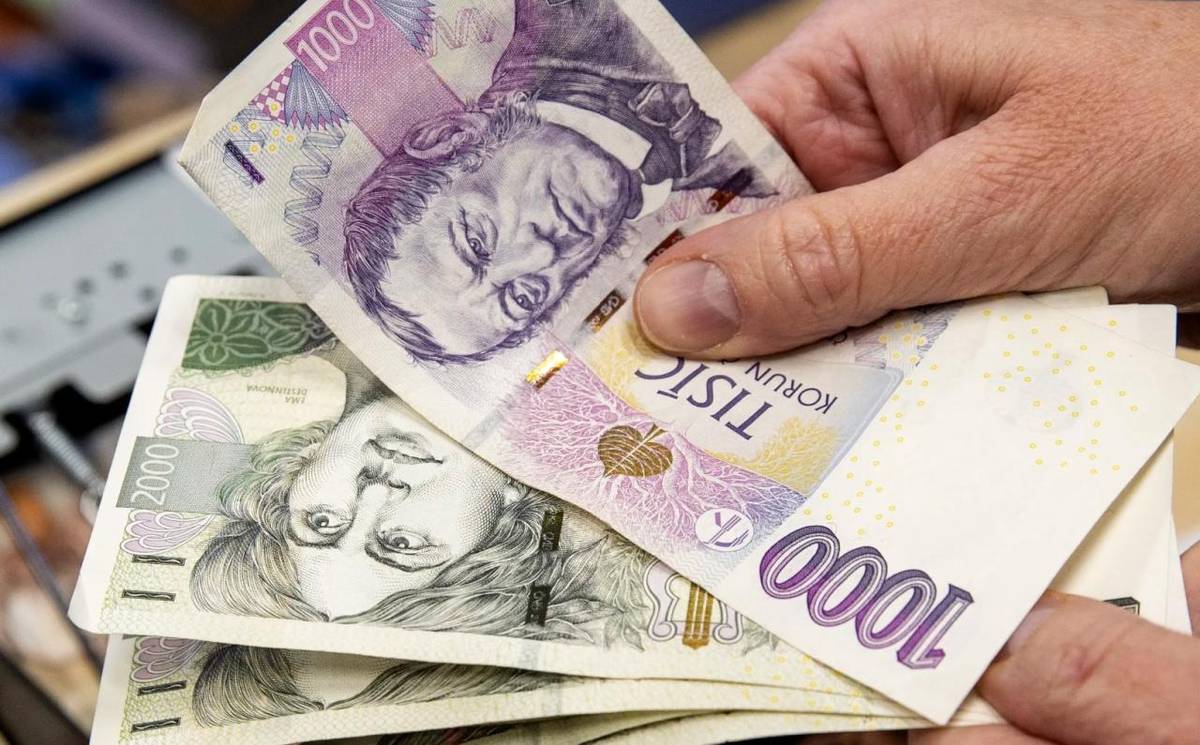 Od 1. října 2025 se v České republice mění systém státní sociální pomoci, kdy čtyři dosavadní dávky nahradí nová superdávka. Tato dávka zahrnuje náklady na bydlení, živobytí a zohledňuje specifické potřeby domácností. Žádost lze podat online nebo na pobočkách Úřadu práce, přičemž je nutné dodržet te