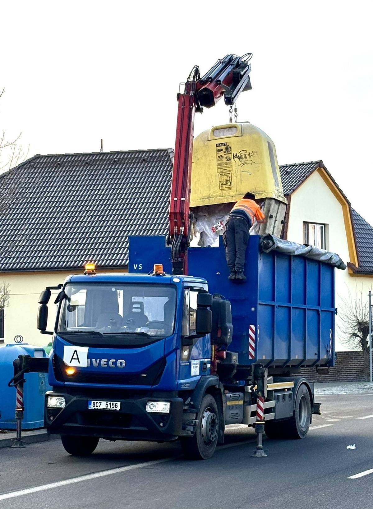 👍🏻 doporučila navýšení nezaplaceného poplatku za sběr, svoz a likvidaci komunálního odpadu v roce 2025 o 50 %. 👍🏻 rozhodla o zadání veřejné zakázky na obnovu vodovodního řadu v části ulice Budějovická a K Zastávce společnosti ČEVAK a.s.  👍🏻 doporučila ZM převzetí pozemku a komunikace D3 308A – „SO 8-163 Polní cesta stráně“ od Ředitelství silnic a dálnic s. p. a uložila úkol jednat o získání navazující "panelové cesty" do vlastnictví města.   👍🏻 uložila městské policii úkol vyhodnocení vhodnosti zavedení preventivního kastračního programu domácích koček  Všechna usnesení z RM najdete na webových stránkách města:  usneseni ze schůzí RM