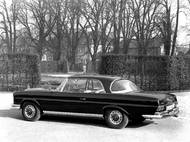 Mercedes-Benz 220 SE představoval první „vzorek“ nových kupé. Výrobce jej po několika letech nahradil výkonnějším.