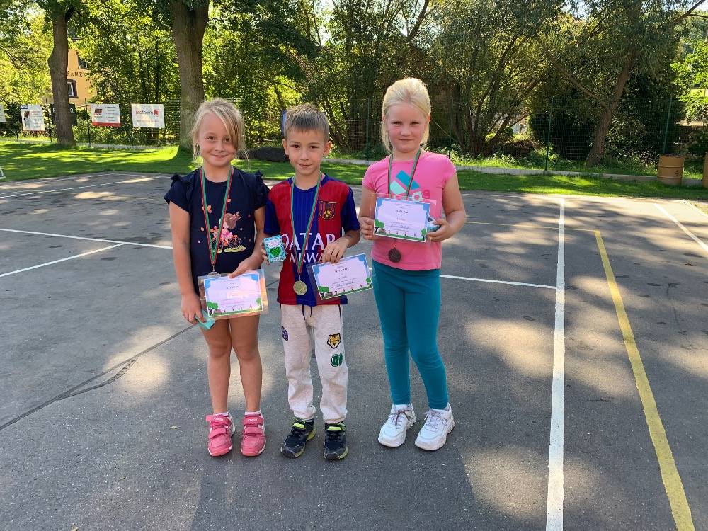 Žáci prvního stupně soutěžili v atletickém čtyřboji.