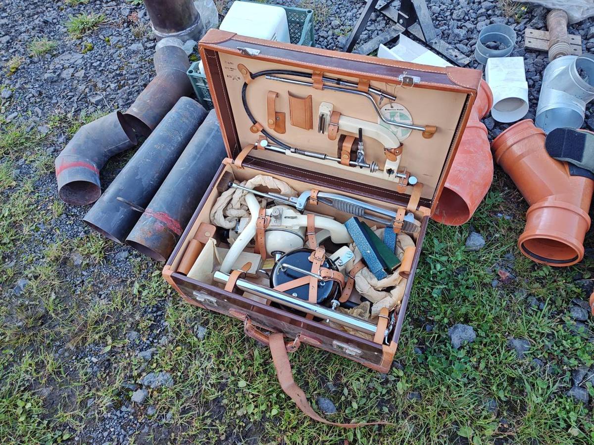 V sobotu 20. září se na Jedničce opět rozložily stoly a deky se vším, co si jen dokážete představit. Celkem 34 prodejců nabídlo pestrou směs oděvů, bylinek, sirupů, hraček, dětského oblečení, starožitností, nářadí i výrobků z 3D tiskárny.