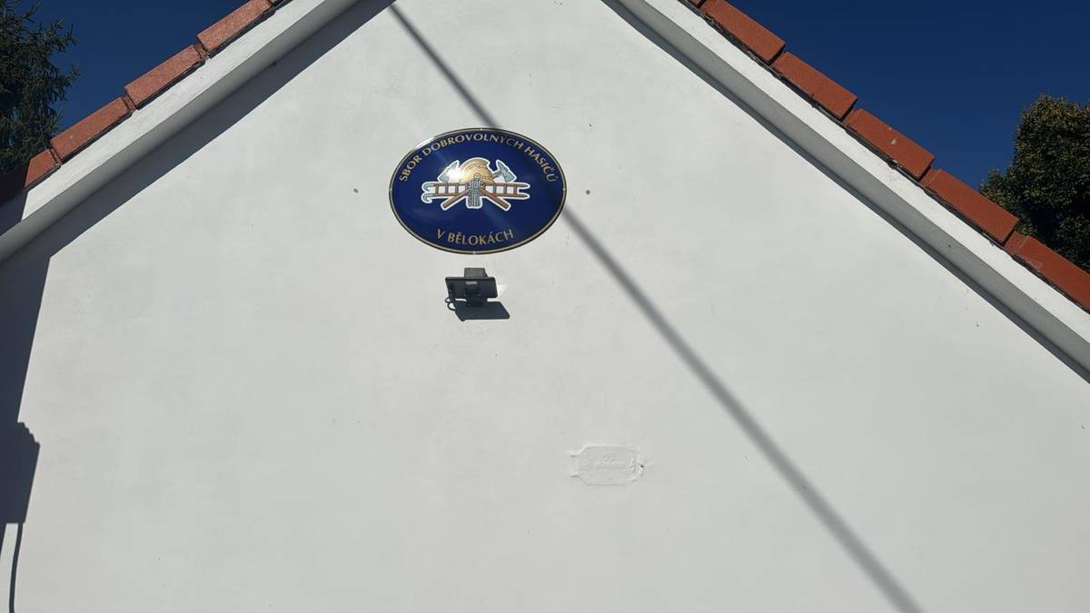 Na budově č.p 35 v obci Běloky je umístěna historická tabule se znakem Sboru dobrovolných hasičů. Rádi bychom informovali občany , že se jedná o původní označení s historiskou hodnotou . Neznamená to tedy, že by zde v současné době působil aktivní sbor dobrovolných hasičů. Tabule je zachována z důvodu ochrany a připomínky historie obce .   Děkujeme za pochopení  Obecní úřad Běloky