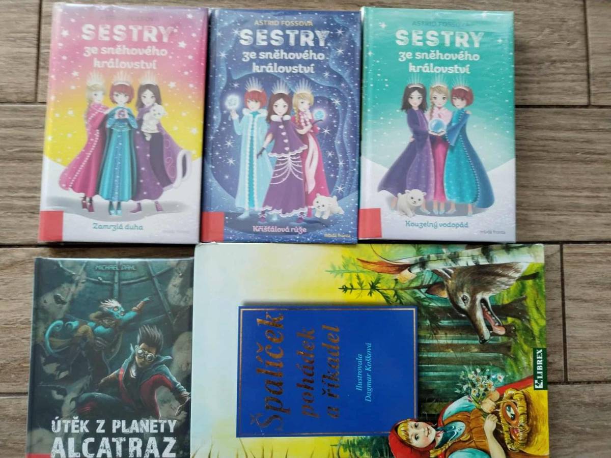 Opět děkujeme našim spoluobčanům za krásné knižní dary, které obohatí naši knihovnu.