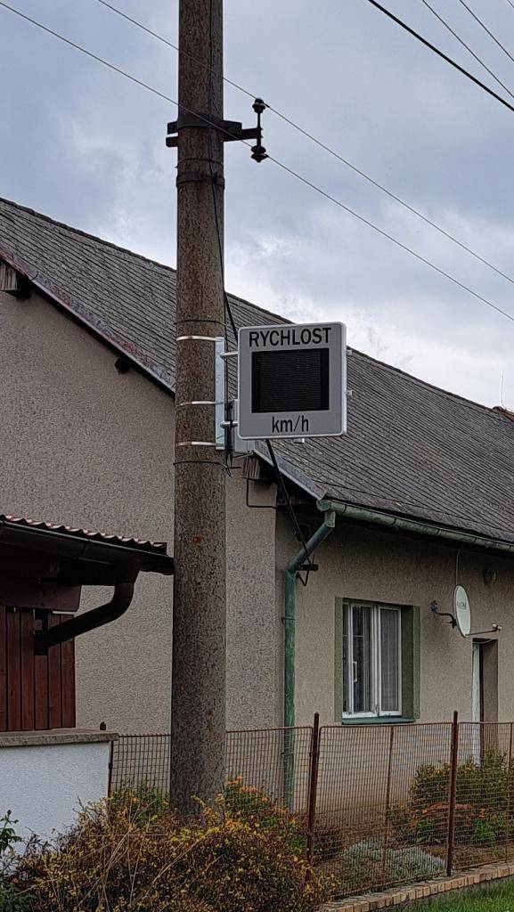 Obec pořídila za podpory Plzeňského kraje dva nové měřiče rychlosti
