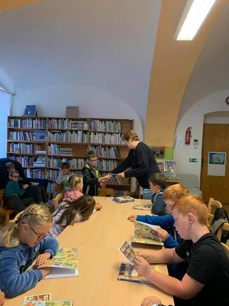 Naši druháčci byli v obecní knihovně pasování na čtenáře
