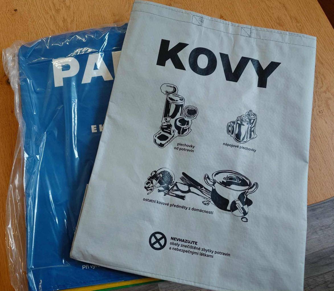 V kanceláři OÚ si můžete koupit sadu tašek na třídění odpadu. Cena je 50,-Kč/sada