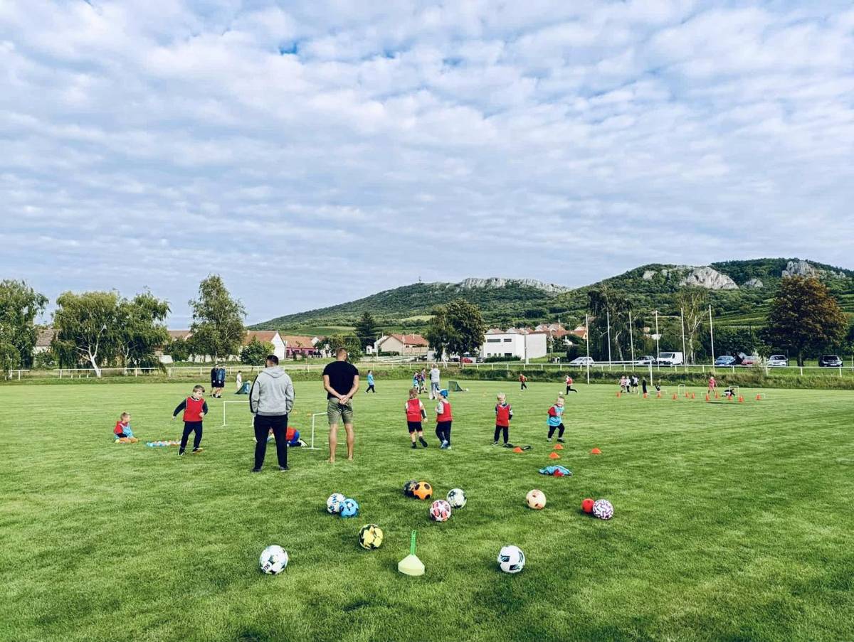 Odstartovali jsme první hodinu fotbalu pro děti a byl to naprosto skvělý zážitek!