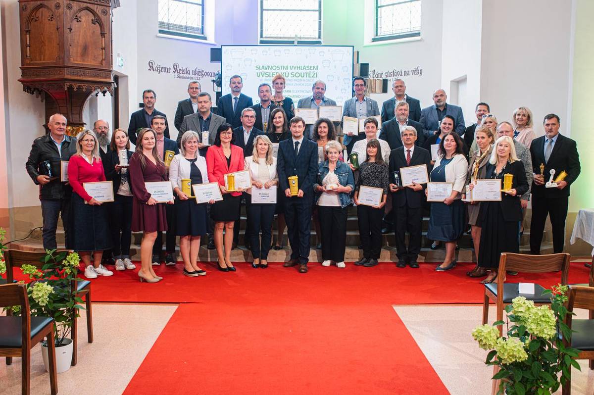 Vážení občané,  dovolte, abychom vám poděkovali za poctivé třídění odpadu a využívání služeb sběrného dvora. Díky vaší snaze se město Javorník umístilo na krásném 3. místě ve své kategorii v prestižní soutěži „O keramickou popelnici“. Slavnostní vyhlášení výsledků proběhlo 23. září 2025 v Olomouci.