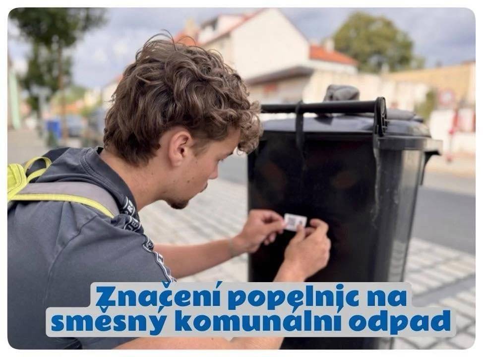 Vážení občané, v ulicích města stále probíhá označování nádob na směsný a komunální odpad. Upozorňujeme, že neoznačené nádoby budou i nadále standardně vyváženy, a není tedy důvod k obavám. Pokud některým občanům nebyly nádoby vyvezeny, příčinou této situace není probíhající proces značení. V případě dalších dotazů kontaktujte Technické služby Kralupy nad Vltavou - https://www.tskralupy.cz/