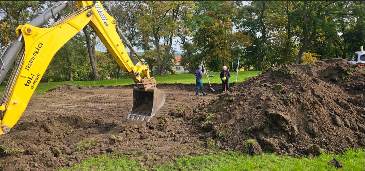 Informujeme občany, že byly zahájeny výkopové práce pro výstavbu workoutového hřiště, které bude umístěno na place u našeho fotbalového hřiště v Havrani.