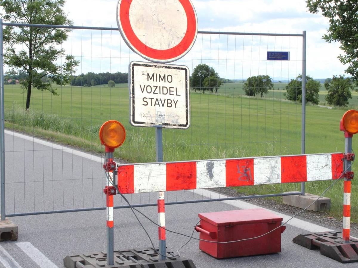 Upozorňujeme občany, že v době od 22. září 2025 do 22. prosince 2025 bude uzavřena silnice číslo II/117 z Předslavi do Měčína, protože v tomto termínu probíhá oprava povrchu této komunikace.