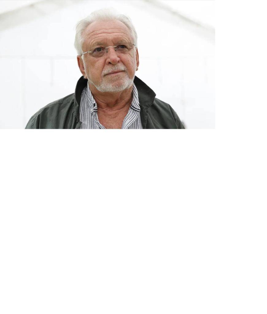 Kulturní akce pro seniory.  Zastupitelstvo obce srdečně zve seniory na úsměvné vzpomínání a setkání s hercem Jaromírem Hanzlíkem.  Odjezd autobusu od OÚ v 17:30 hodin nebo vlastní doprava.  Začátek představení v 18 hodin.