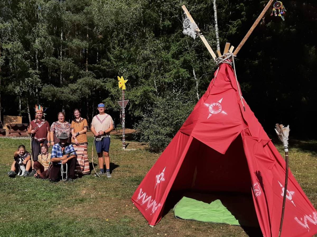 V sobotu 20. září se okolí rybníka v Trojmezí proměnilo v malou indiánskou vesničku, do které malí indiáni došli stezkou s úkoly a záludnými otázkami.