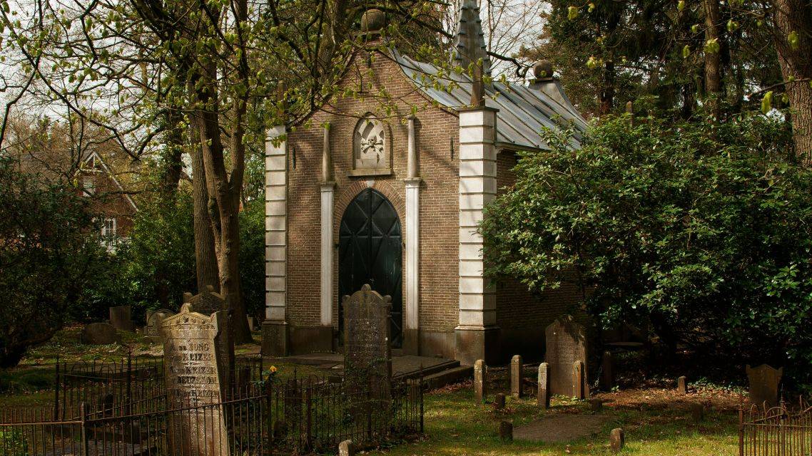 Dom smútku v Malých Chrašťanoch v rekonštrukcii od 24.09.2025 do odvolania.