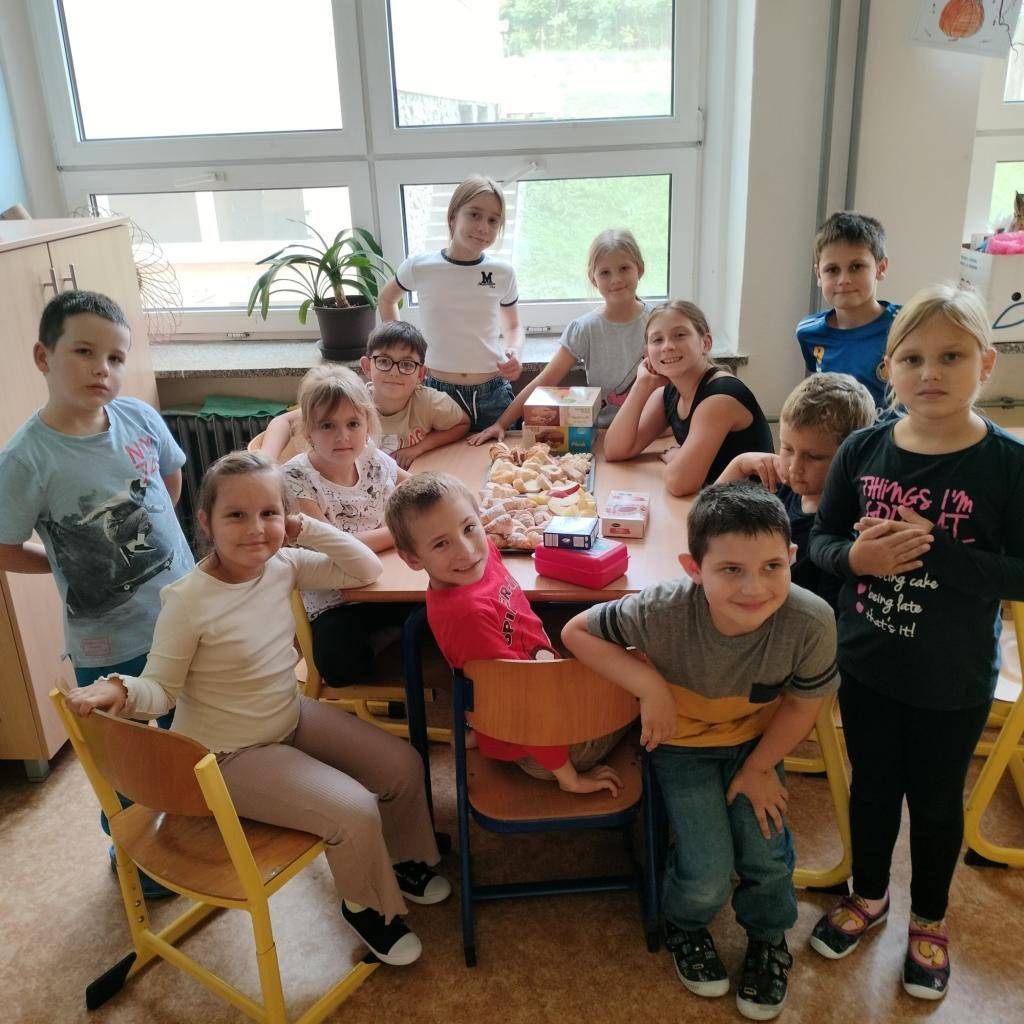 Náš pomyslný výlet do Francie se vyvedl na jedničku. Dozvěděli jsme se něco málo o této krásné zemi a nakonec ochutnali pár dobrot, které si děti přinesly.