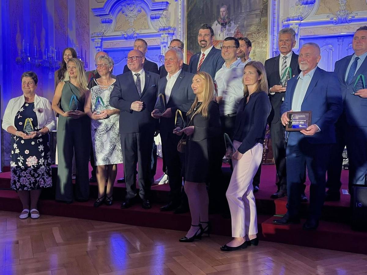 Milí občané, děkujeme všem, kteří jste v letošním roce hlasovali v cenách Olomouckého kraje o novinku v oblasti cestovního ruchu 2025. Město Javorník získalo krásné 3. místo za Rychlebskou útulnu na Borůvkové hoře. Děkujeme všem za Vaše hlasy.