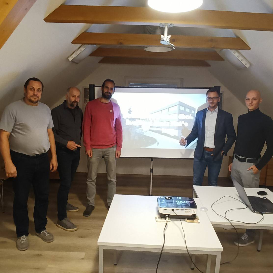 Zástupci DSO Svazková škola Malše se postupně setkávají s lídry hlavních kandidátek do sněmovních voleb v jižních Čechách. Naposledy do Vidova zavítal lídr Pirátů a místostarosta Písku Josef Soumar společně s předsedou MS Piráti České Budějovice Erikem Ferchenbauerem. Kandidátům byl představen projekt plánované svazkové školy, následovala diskuze o výstavbě škol i širších tématech. Na závěr setkání vyjádřil Josef Soumar projektu svazkové škol Malše jasnou podporu.