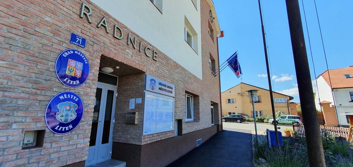 Zastupitelstvo městyse Liteň vás zve na MIMOŘÁDNÉ ZASEDANÍ Č. 31/2025, které se koná dne 02.10.2025 od 19:00 hod v zasedací místnosti radnice Městyse Liteň 1. Zahájení  2. Určení zapisovatele, zvolení ověřovatelů  3. Schválení zápisu z VZ č. 30  4. Schválení přidání bodů k projednání  5. Schválení programu zasedání  6. Bezpečný pohyb po Litni Dodatek č. 2  7. Přípojka elektřiny Leč p. Sviták  8. Schválení veřejné zakázky Dostavba Stoky X a Y  9.  Smlouvu o poskytování služeb v rámci výkonu regionálních funkcí knihoven pro základní knihovnu  10. TextilEco Dodatek - navýšení ceny za svoz  11. Dostavba Veřejného osvětlení Běleč Karlštejnská  12. Zasmluvnění ceny Plynu a Elektřiny  13. Dostavba chodníku roh Nádražní -Jana Bašty  14. Výmaz předkupního práva a zákazu zcizení a zatížení  15. Lokální opravy místních komunikací před zimním obdobím        Tomáš Jurajda, starosta městyse