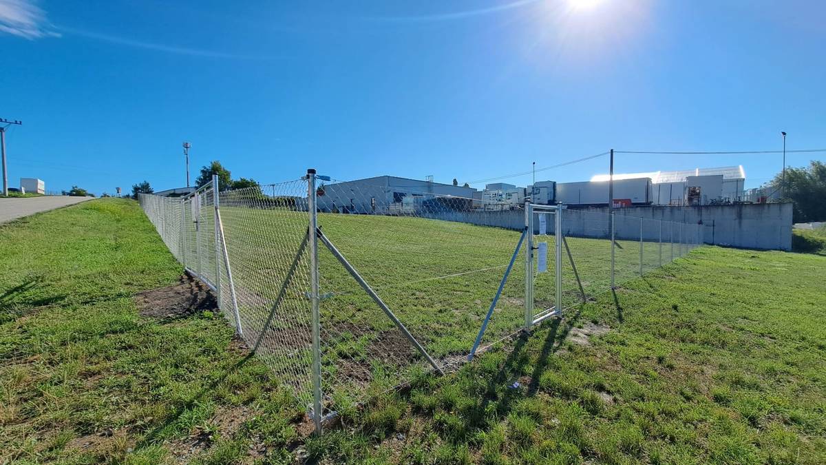 Vážení občané,     z důvodu probíhající instalace agility prvků v psím výběhu je výběh až do odvolání pro veřejnost uzavřen.     Upozornění : žádáme občany, aby neinstalovali v psím výběhu jakékoliv prvky bez souhlasu obce.     Děkujeme za pochopení.