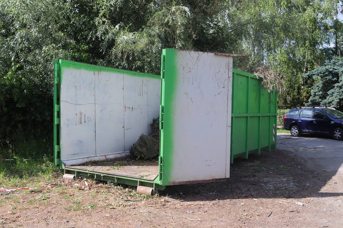 Včera, dne 26. 9. 2025, byl majitelem odvezen KONTEJNER NA VĚTVE z důvodu sklizně. O přistavení kontejneru zpět na deponii vás budeme informovat.