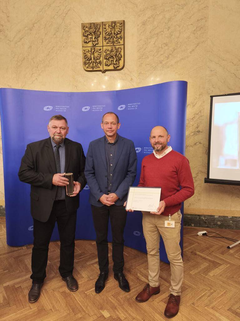 Ministr pro místní rozvoj Petr Kulhánek poprvé předal ocenění Turistický kompas 2025, které má upozornit na inspirativní projekty a osobnosti českého cestovního ruchu.