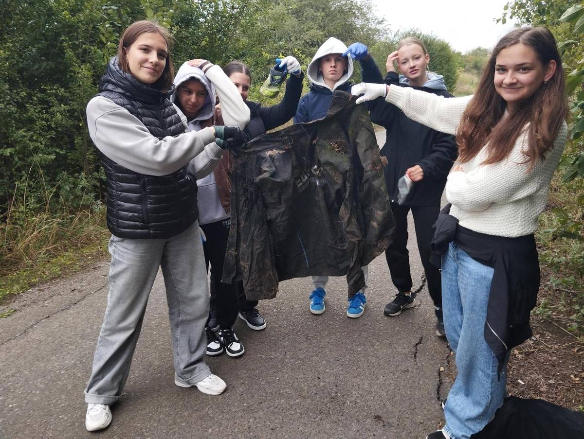 Ani v tomto školním roce jsme nevynechali účast v tradiční úklidové akci.