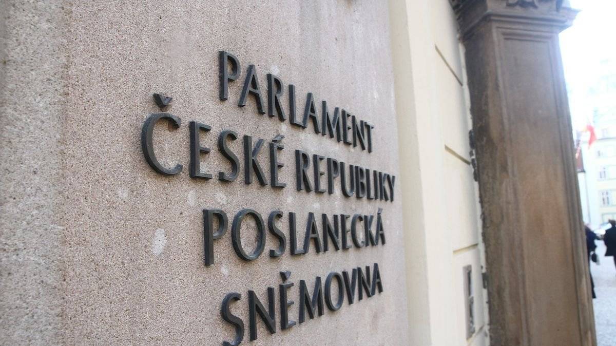 Připomínáme občanům, že ve dnech 3. a 4.10.2025 se uskuteční volby do Poslanecké sněmovny Parlamentu ČR. Volební místnosti jsou otevřeny v pátek od 14 do 22 hodin, v sobotu od 8 do 14 hodin.