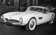 Ošklivá a doslova odbytá fotografická retuš BMW 507 ještě před oficiálním zahájení autosalónu
