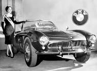 Kromě Miss BMW určitě upoutají i šestnáctipalcová kola s vysokými pneumatikami