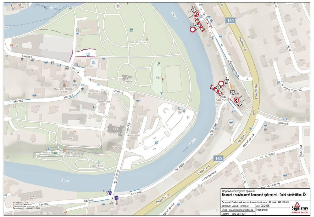 Od 8.10. do 30.11. 2025 bude pro průjezd vozidel uzavřena komunikace spojující ulici Rooseveltovu s Dolním náměstíčkem v Českém Krumlově z důvodu umístění zázemí stavby pro provedení demolice a nové výstavby opěrné zdi sousedící přímo s komunikací pod objektem č.p. 67. Pěším bude průchod umožněn. Práce pro soukromého investora bude provádět Povltavská stavební společnost s.r.o.
