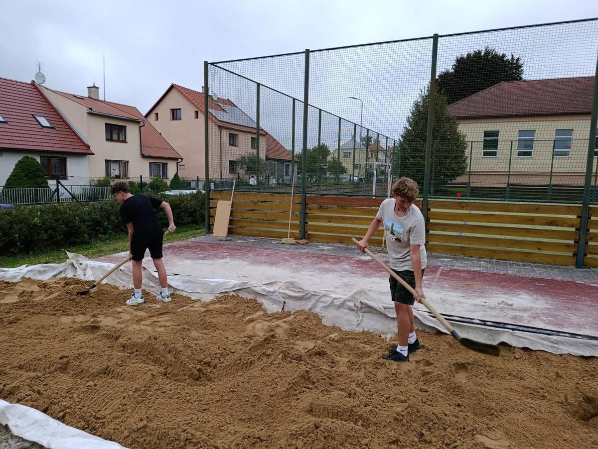 V doskočišti totiž máme nový a především čistý písek.