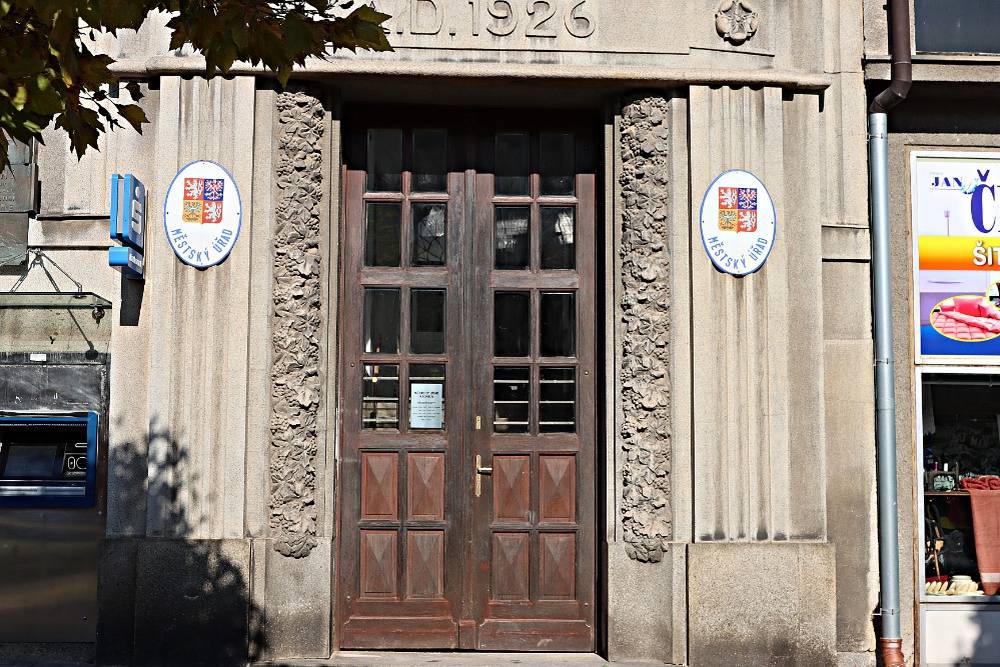Od pondělí 6. října 2025 je pro veřejnost otevřen hlavní vchod do budovy městského úřadu.