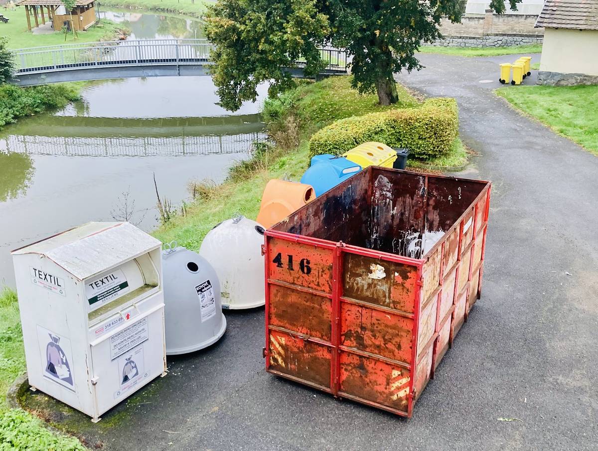 Dobrý den, dnes dopoledne 3.10.2025 bude u obecního úřadu přistaven další kontejner na nebezpečný a objemný odpad a bude zde až do pondělního rána 6.10.2025. Děkujeme.