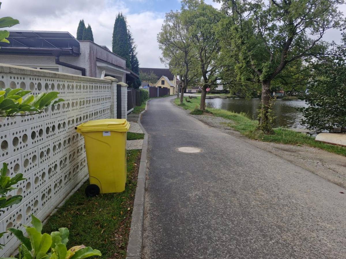 První svoz popelnic