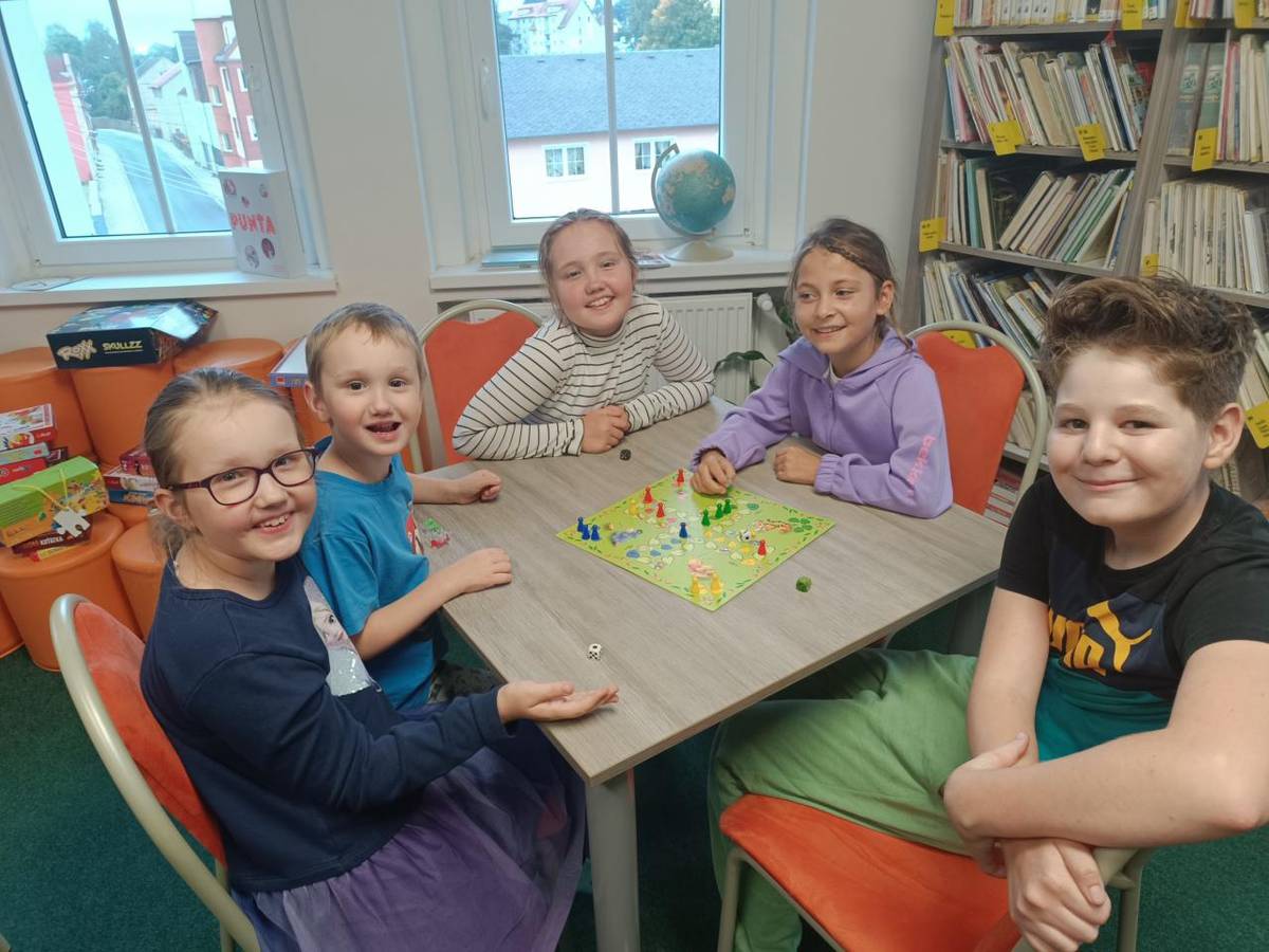 V pátek 26. září 2025 se v naší knihovně již potřetí konaly Deskohrátky