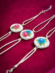 Vyšívané náramky