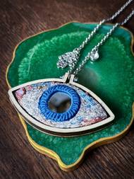 Vyšívané oko na krk