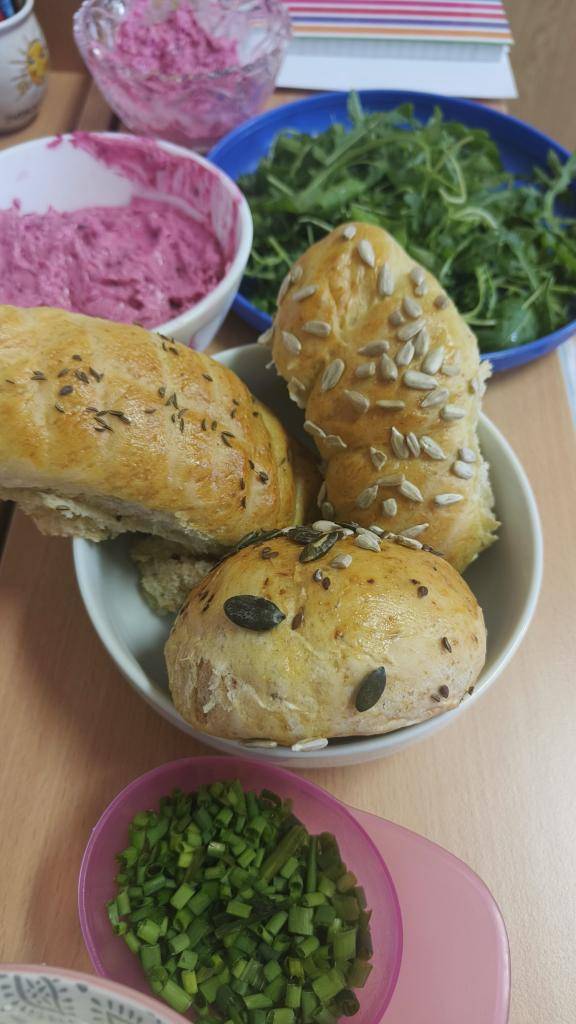 Od začátku září si naši třeťáčci představují různé druhy zeleniny a vaří pro své spolužáky nejrůznější dobroty.