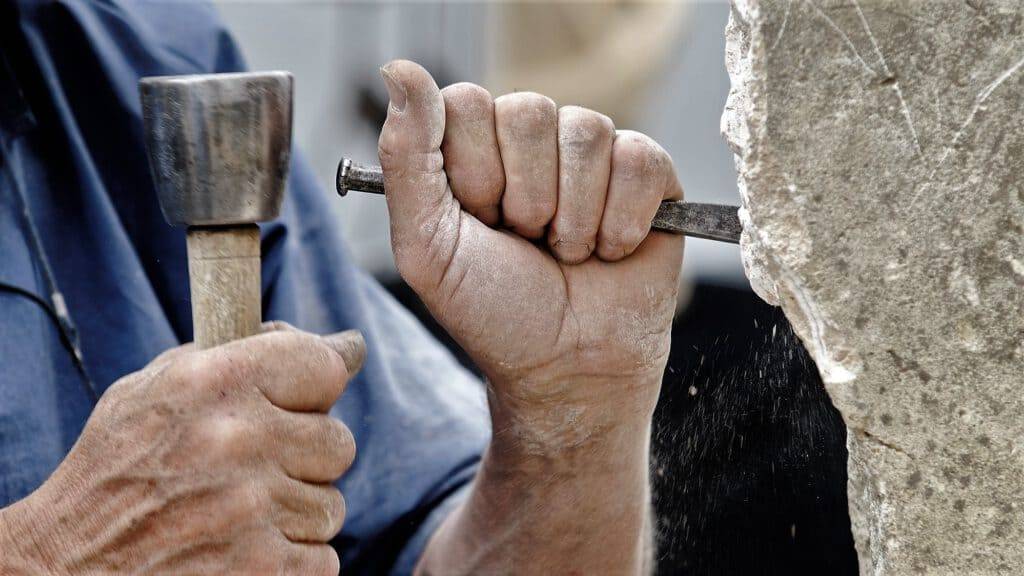 Kamenictví Šafránek oznamuje, že v sobotu 11. 10. od 9.30 do 10.00 bude přijímat objednávky na místním hřbitově.