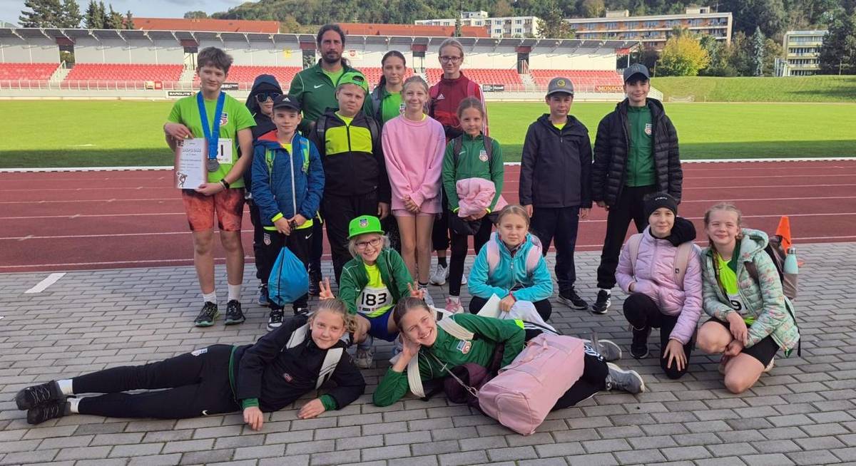 Mladí atléti z Hriňovej zažiarili v Považskej Bystrici, domov priniesli medailu a početné rekordy.
