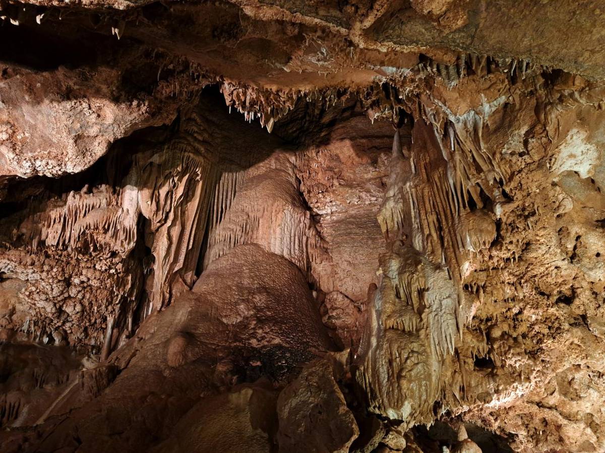 Hudební vystoupení Duo Deep Dream přímo v jeskyních. „Hudebníci se při své tvorbě inspirovali také Koněpruskými jeskyněmi a jejich melodie rozezní krasové podzemí od 16:00. Vstupenky lze získat v pokladně jeskyní či na webových stránkách.