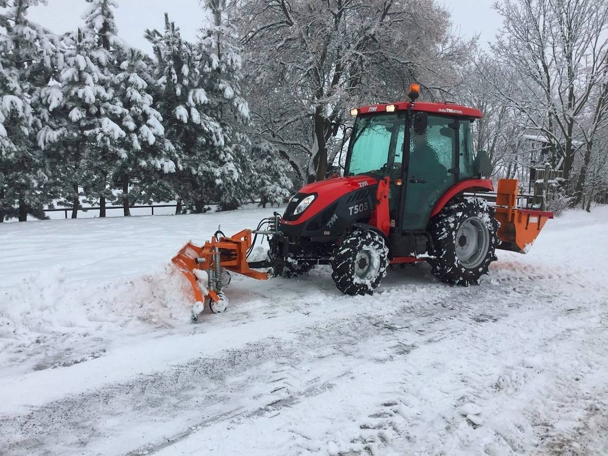 Obec Vrčeň vyzývá zájemce o provádění zimní údržby v obci k podání cenové nabídky na tyto práce: 1) Údržba místních a účelových komunikací a veřejných zpevněných ploch (parkovišť) spočívající v shrnování sněhu a posypu (sůl a inertní materiál) četnost dle potřeby.  2) Údržbu komunikací pro pěší. (forma a četnost dle potřeby a dohody) Nabízejte v hodinové sazbě. Nabídky prosím zašlete na e-mail: obec@vrcen.cz do 10.11.2025 v případě dotazů volejte +420 602592072
