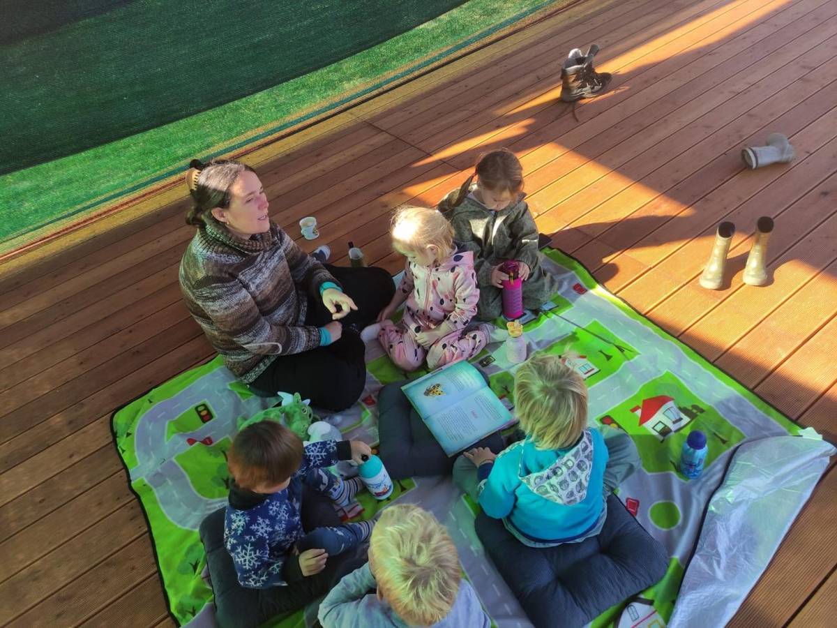 Září u Rybníčku bylo jako pestrý podzimní kabát – chvíli slunečný, chvíli deštivý, ale vždycky plný radosti, smíchu a objevování.