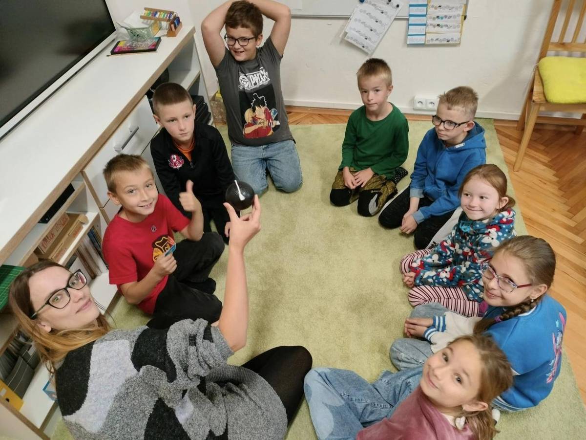 Ranní pondělní hodina